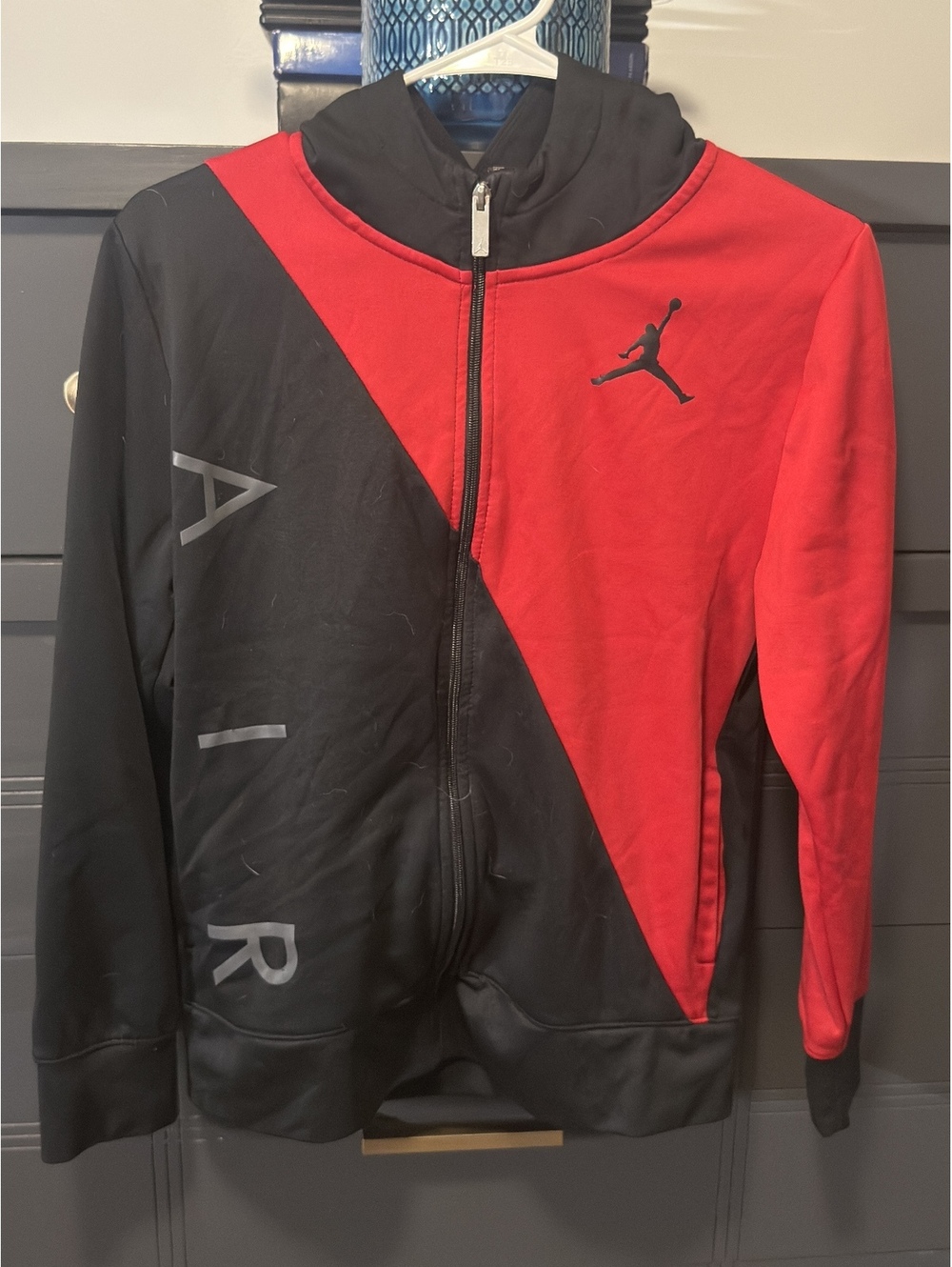 Jordan Therma-Fit Kids' Hoodie Jacket Black and Red Size Large